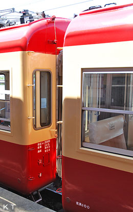 2008_side1s.jpg