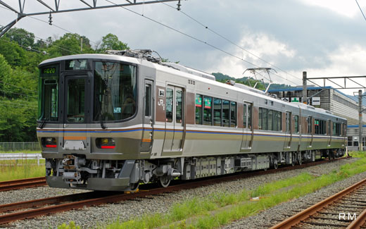 The local train of the West Japan Railway Fukuchiyama branch office, 223-5500 series. A 2008 debut.