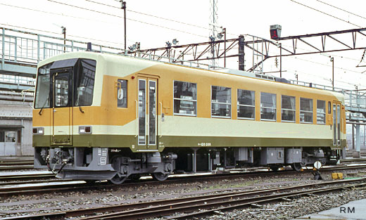 A KIHA-120 type diesel train of West Japan Railway. A 1992 debut.
