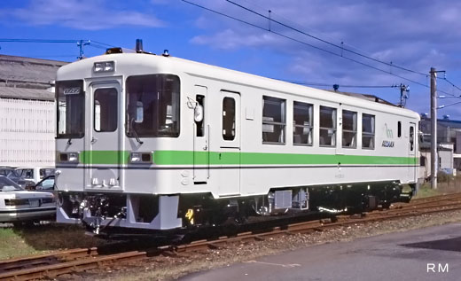 A Hokkaido Railway KIHA-130 type diesel train (1988-2003). Hidaka Main Line use.