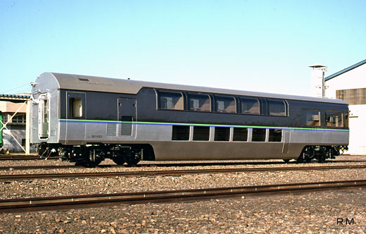 A double-decker of Hokkaido Railway Crystalexpress Tomamu Sahoro. A 1991 appearance.