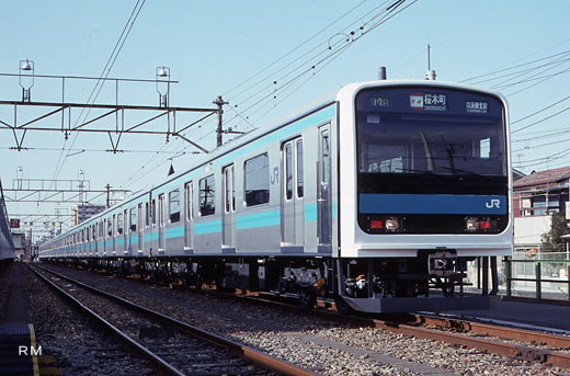 The commuter train of JR East, 209 series. A 1993 debut.