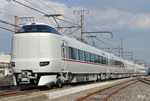 A 287 form limited express train of West Japan Railway. A 2011 debut.