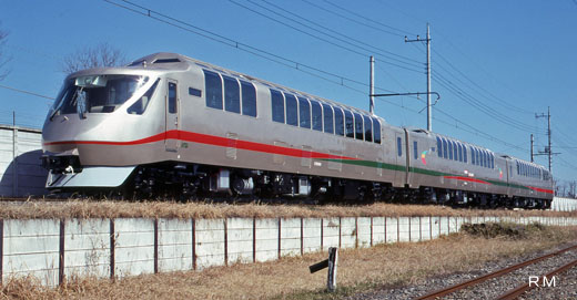 Tango Explorer of the Kitakinki-tango railroad. A diesel train for limited expresses between Shin-Osaka - Amanohashidate / Toyooka. A 1990 appearance.