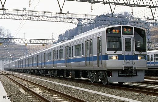 Commuter train 2000 type of Odakyu Electric Railway. A 1995 debut.