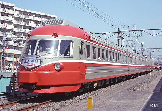 Limited express train 3000 type SE (Super Express) of Odakyu Electric Railway. A 1957 appearance.