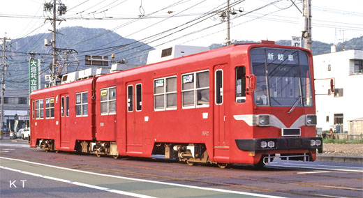 A streetcar of Gifu. MO-880 types of Nagoya Railroad 1980 production. It is a streetcar of Fukui now.