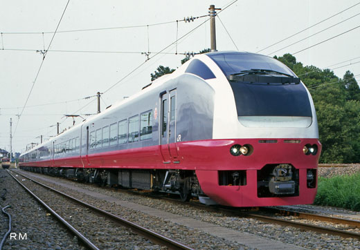 E653 series limited express train of JR East. A 1997 debut.