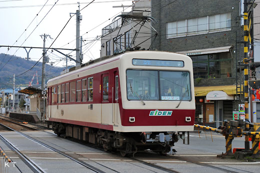 An Eizan electric railroad DEO-730 type train. A 1988 debut.