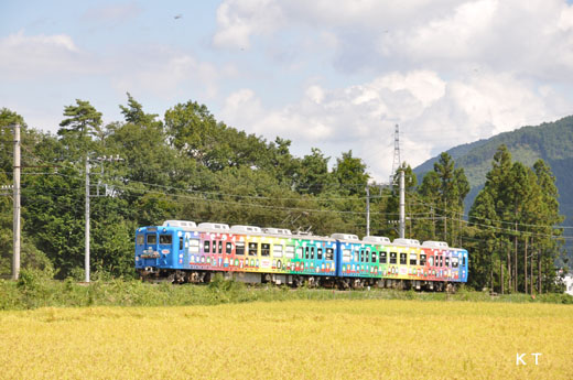A Fuji Kyuko 5000 type train. A 1975 debut.
