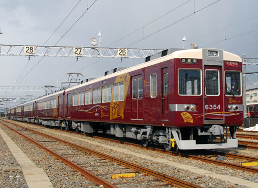 A Hankyu 6300 series train. Limited express use between Osaka - Kyoto. A 1975 debut.