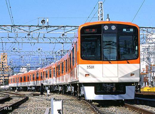 A limited express train of Hanshin Electric Railway, 9300 series. A 2001 debut.