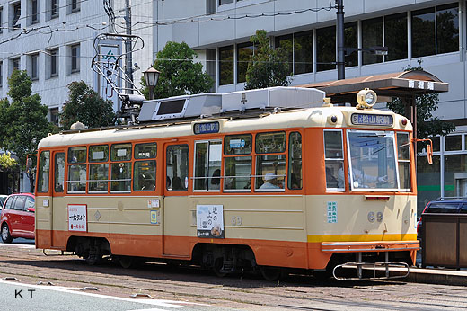 An Iyo Railway 50 type streetcar running in Matsuyama-shi. 1960-62 years production.