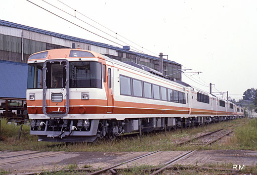 183-500 diesel train series for limited expresses of Japanese National Railways. A 1986 debut.