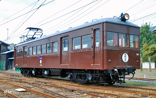 A DEHA-100 type train of Jomo Denki Tetsudo. A 1928 debut.