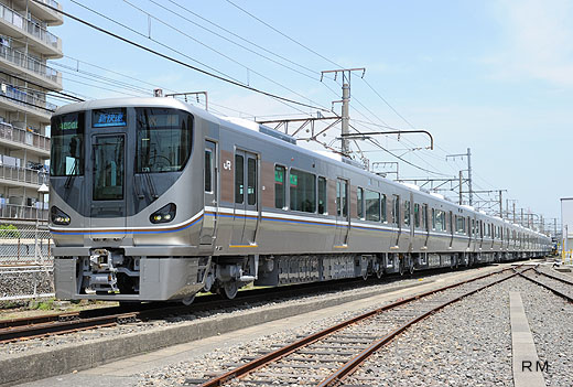 225 local train series of West Japan Railway. A 2010 debut.