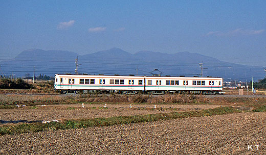A Jomo Denki Tetsudo 350 type train. Cause Tobu Railway 3050 type.