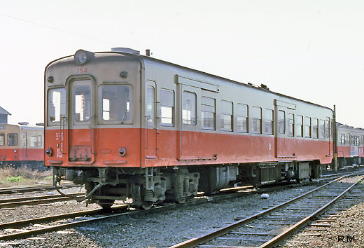 A Kanto Railway 751 type diesel train. Former Odakyu Electric Railway 5000 type. I make my debut in 1955.