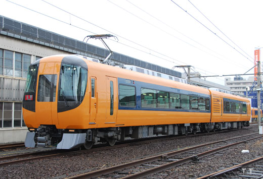 16600 limited express train series of Kinki Nippon Railway. A 2010 debut.