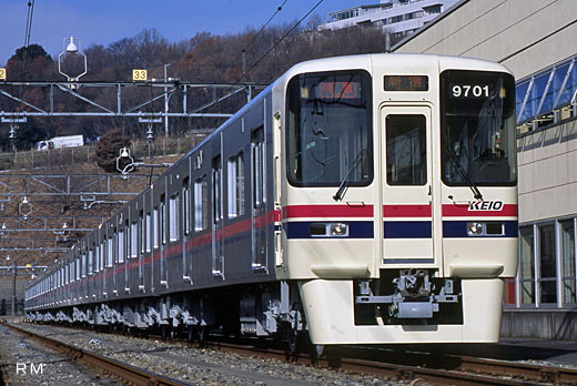 A commuter train of Keio Electric Railway, 9000 series. A 2001 debut.