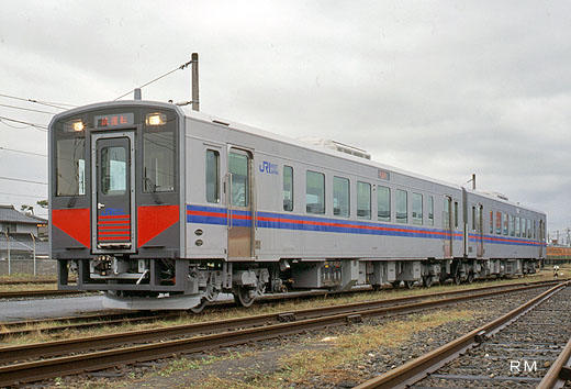Diesel car for Sanin Line of West Japan Railway, the kiha-126 series. A 2000 debut.