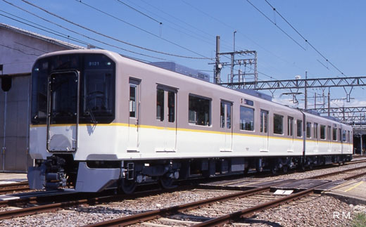 A commuter train of Kinki Nippon Railway, 9020 series. A 2000 debut.