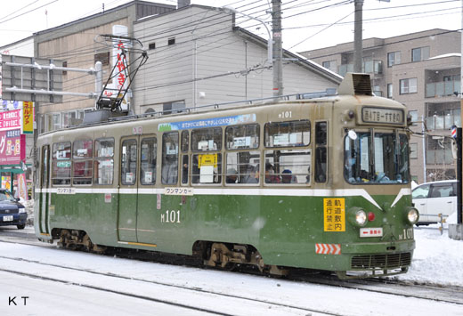 Sapporo streetcar M101. A 1961 debut. The prototype of two connections.