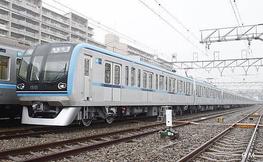 15000 series trains for Tokyo Metro Tozai Line. A 2010 debut.