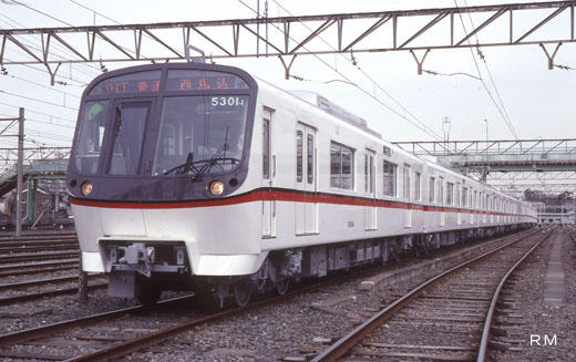 A 5300 type train for subway Asakusa Line of Tokyo. A 1991 debut.