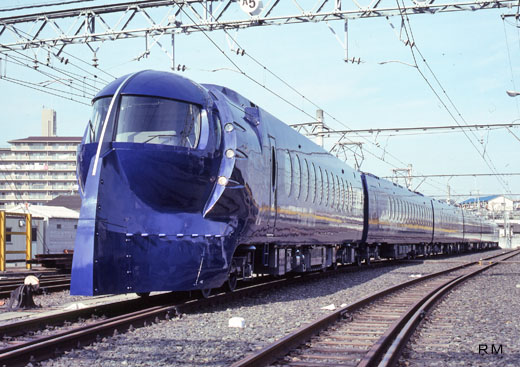 Limited express train [rapi:t] of Nankai Electric Railway. A 1994 debut.