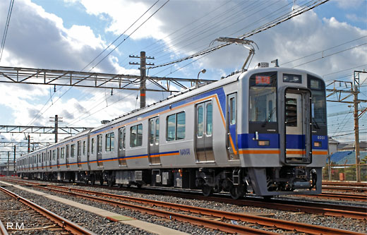 The 8000 type commuter train of Nankai Electric Railway. A 2008 debut.