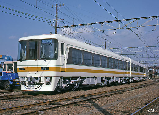 8500 diesel train series of Nagoya Railroad. Limited express KITA-ALPS use linking the Nagoya - Hida area.