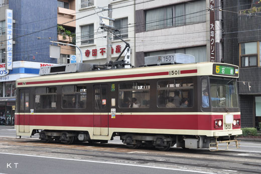 A Nagasaki Electric Tramway 1500 type. A 1993 debut.