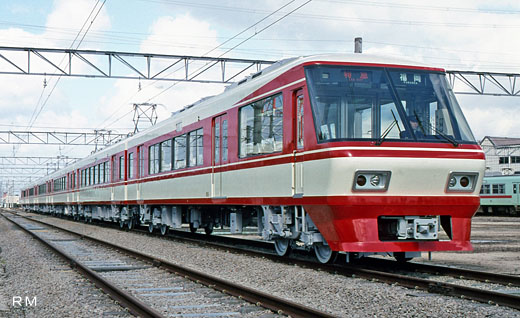 A train for limited expresses of Nishi-Nippon Railroad, 8000 type. A 1989 appearance.