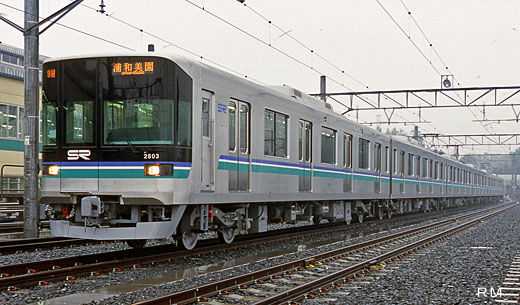 2000 series trains of the Saitama railway. A 2001 debut.