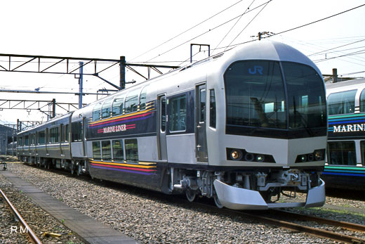 5000 series for Malin liner of Shikoku Railway Company. A 2003 debut.