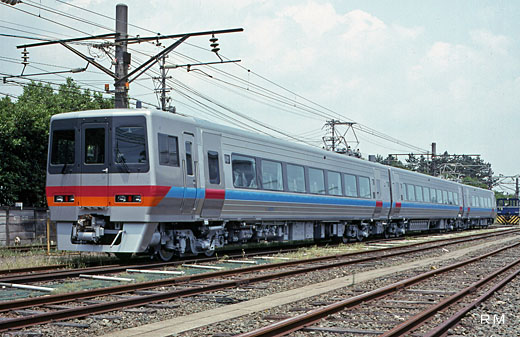 A limited express train of Shikoku Railway Company, 8000 series. A 1992 debut.