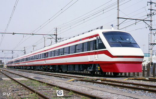 250 series limited express train [Ryoumou] of Tobu Railway. A 1998 debut.