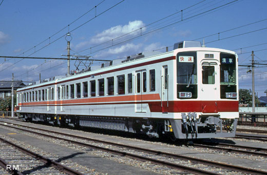 A 6050 type train of Tobu Railway. A 1985 debut.