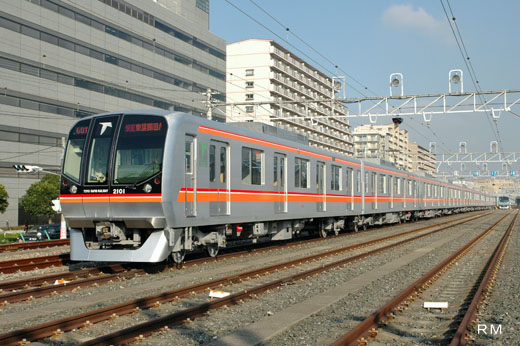 The 2000 type train of Toyo Rapid Railway. A 2004 debut.