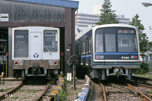 A 3000 type train of the Yokohama municipal subway. A 1992 debut.
