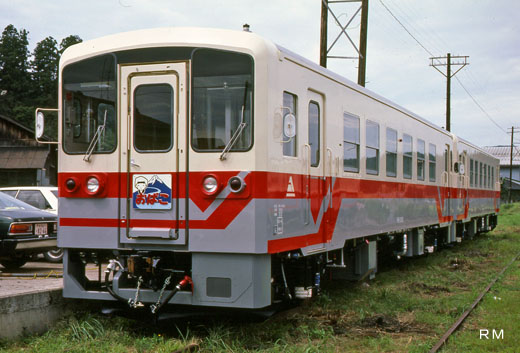 A YR-1000 type rail diesel car of the Yuri-Kogen railroad. A 1985 debut.