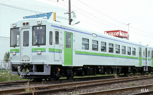 A KIHA-150 type rail diesel car of Hokkaido Railway. A 1993 debut.