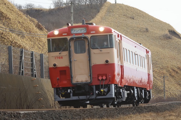 国鉄一般気動車標準色のキハ40、運行開始 | 鉄道ホビダス