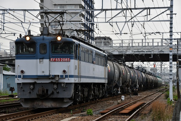 EF65形牽引の臨9863列車でタキ15両を輸送 | 鉄道ホビダス