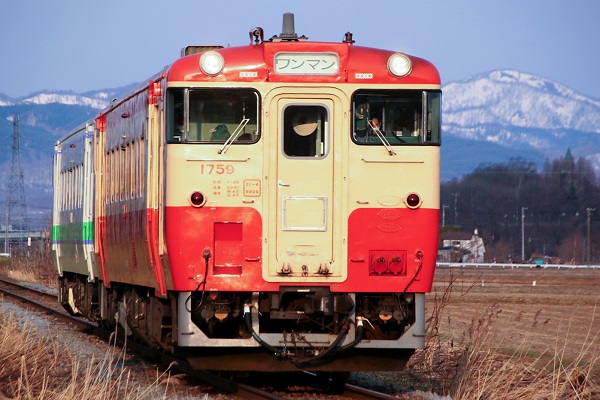 釧路から旭川に転属！ 活躍継続中の旧国鉄色キハ40 1759 | 鉄道ホビダス