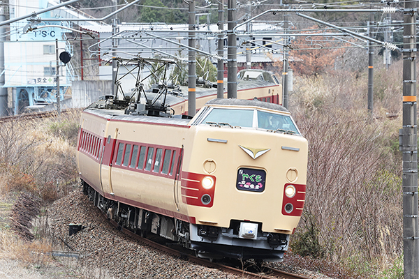 国鉄特急色になってますます注目度アップ！ 日本初の振り子式特急381系