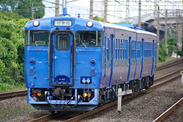 キハ47 4510＋8135が、青色一色に塗装変更！ 長崎本線上下分離区間用か 
