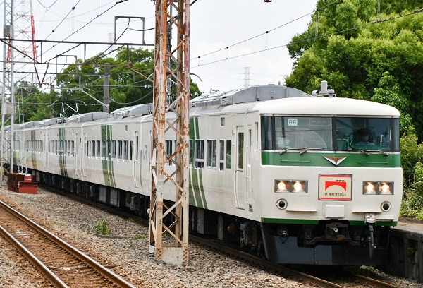 写真追加アリ※ 鉄道開業150周年！「185系で行く貨物線の旅号」がレアな 