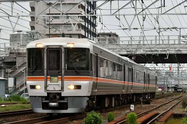 御殿場線に向けて373系快速「さわやかウォーキング」号運転 | 鉄道ホビダス